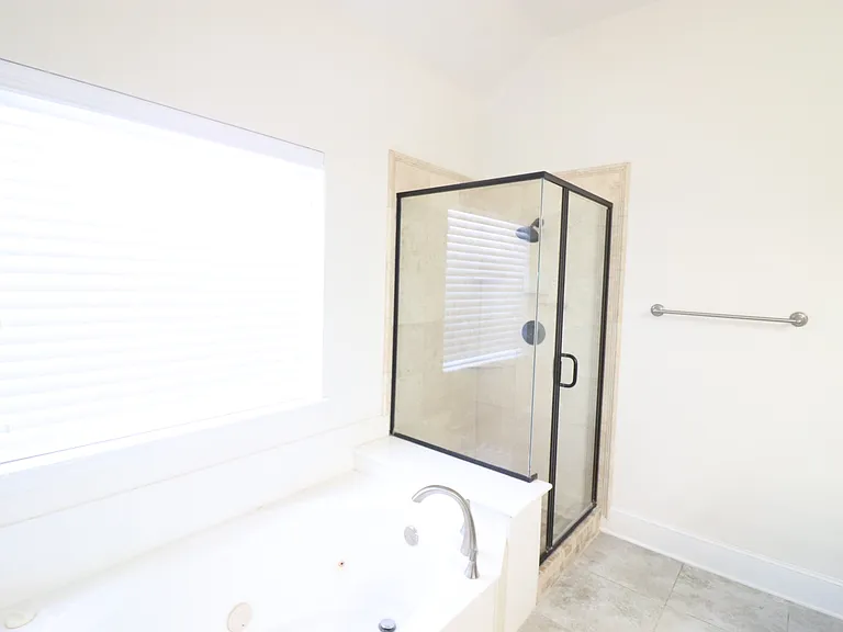 4041 Brazos Dr — Photo 12