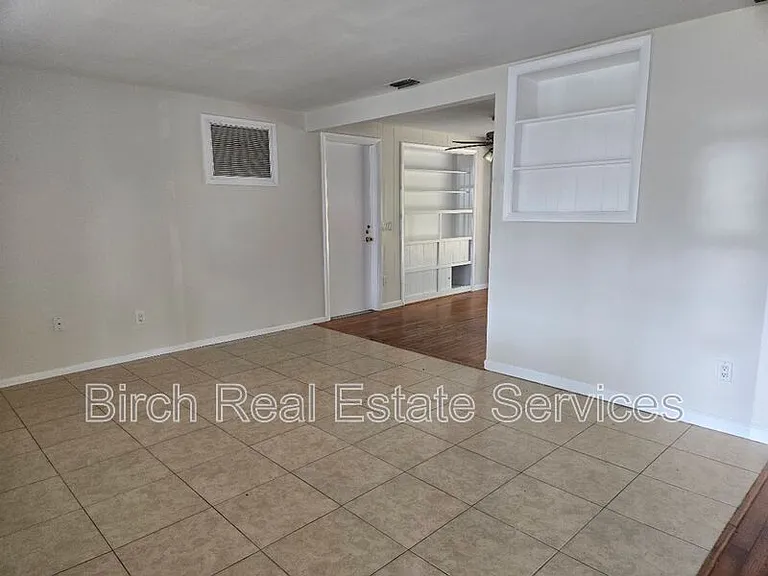 2552 Chancery Dr — Photo 2