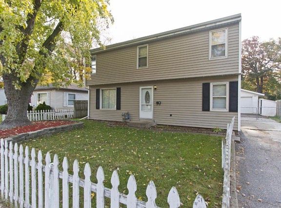 2nd image of 824 Woolsey Dr SW
