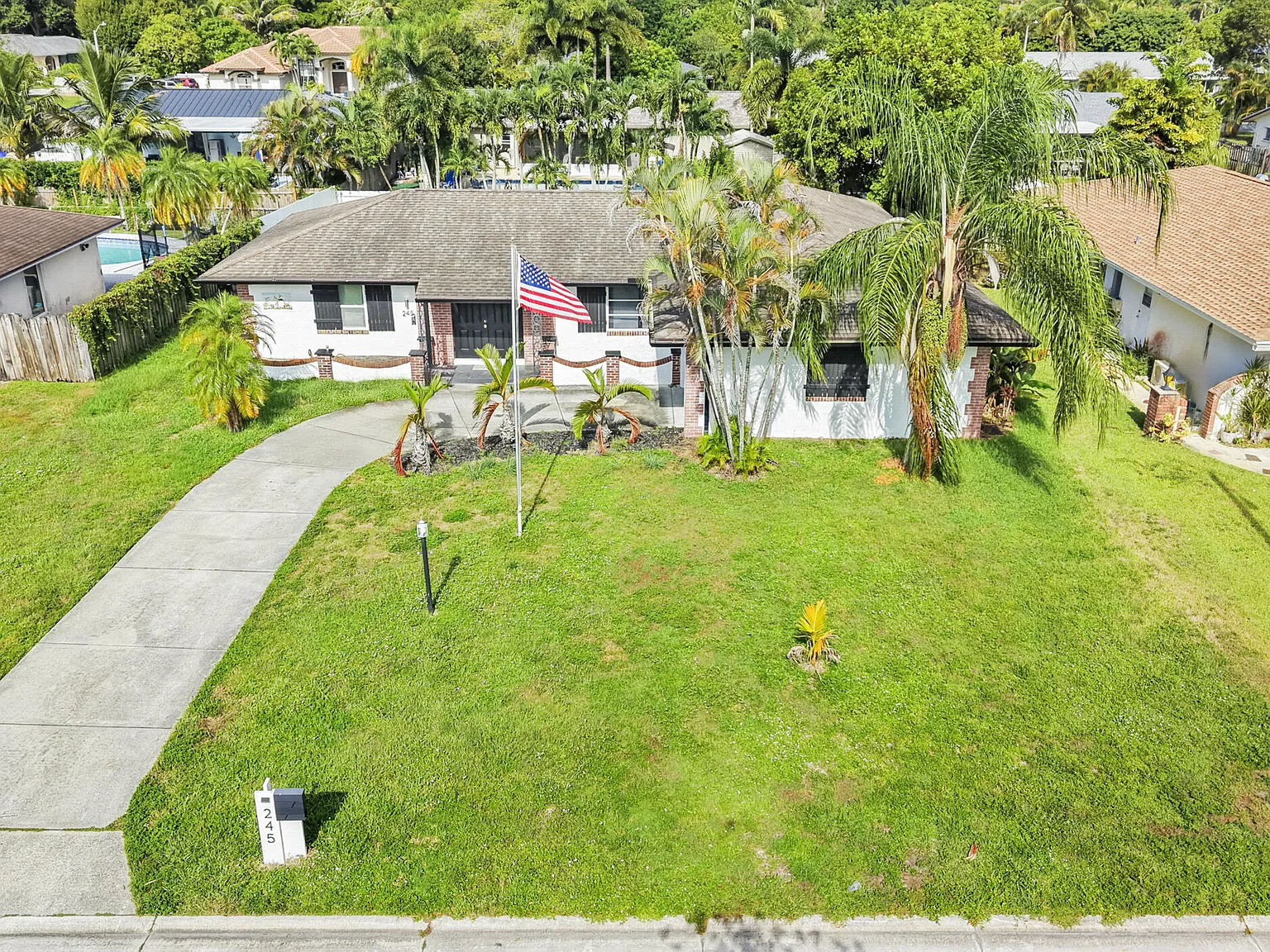 3 bed, 2.0 bath, 1662 sqft, $3,600 — Photo 2