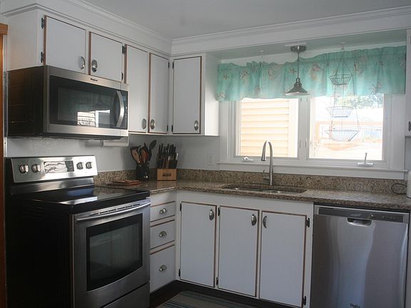 2nd image of 159 Caswell St