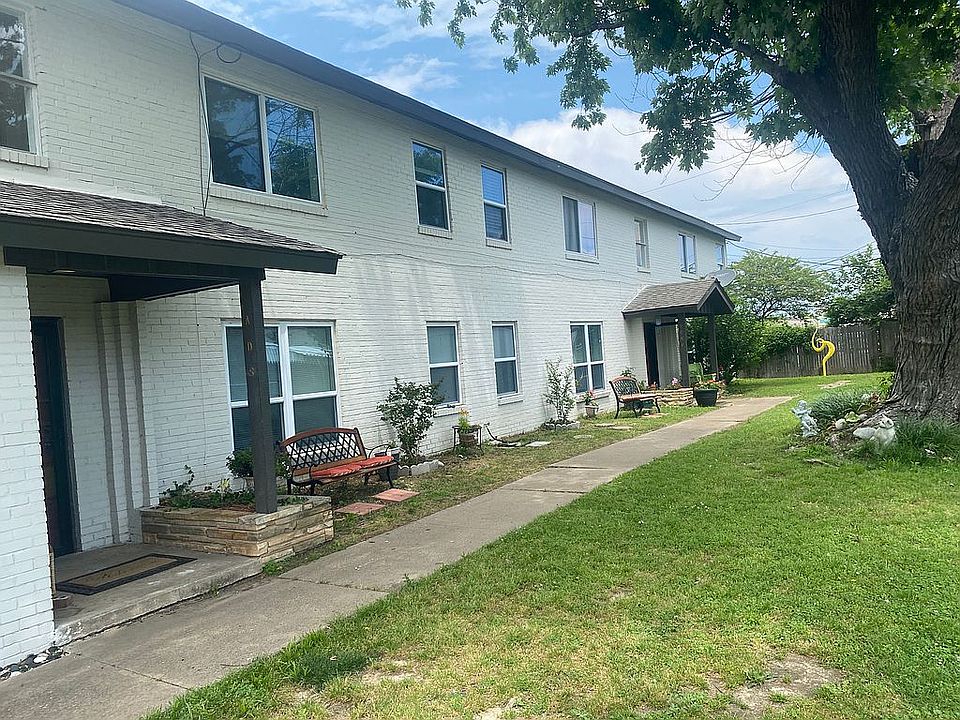 Mid-Town Mid-century apt.