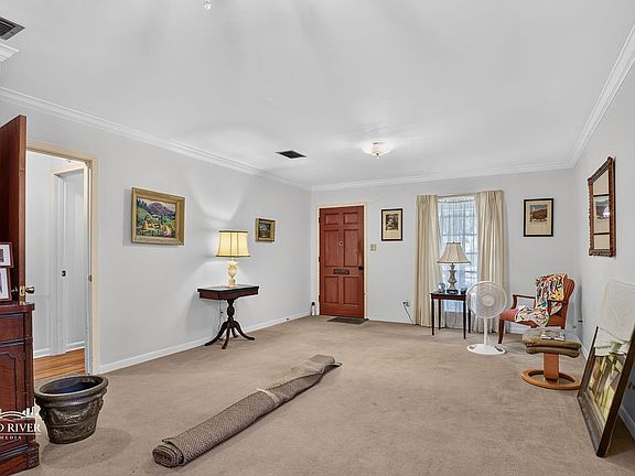 4th image of 302 Rutherford St