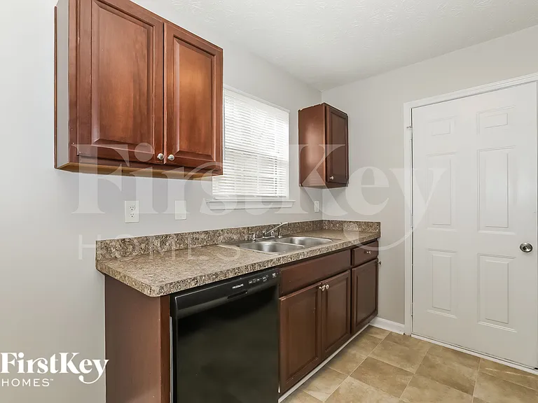 8606 Sheridan Dr — Photo 5
