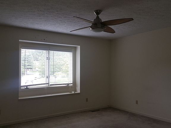 2nd image of 113 Silverleaf Ln