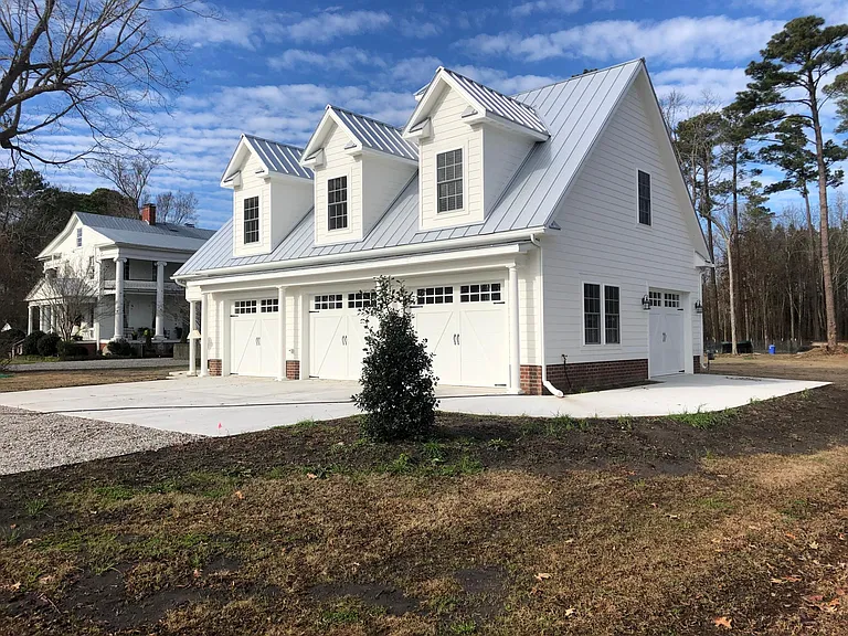 127 Country Club Dr — Photo 1