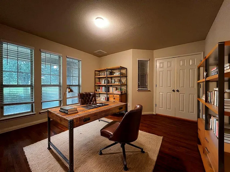 2708 Cottonwood Shores Dr — Photo 10