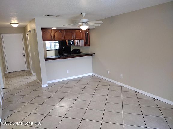 4th image of 2965 Sir Hamilton Cir