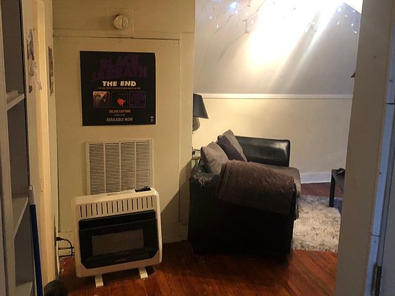 4th image of 411 E Maxwell St #6