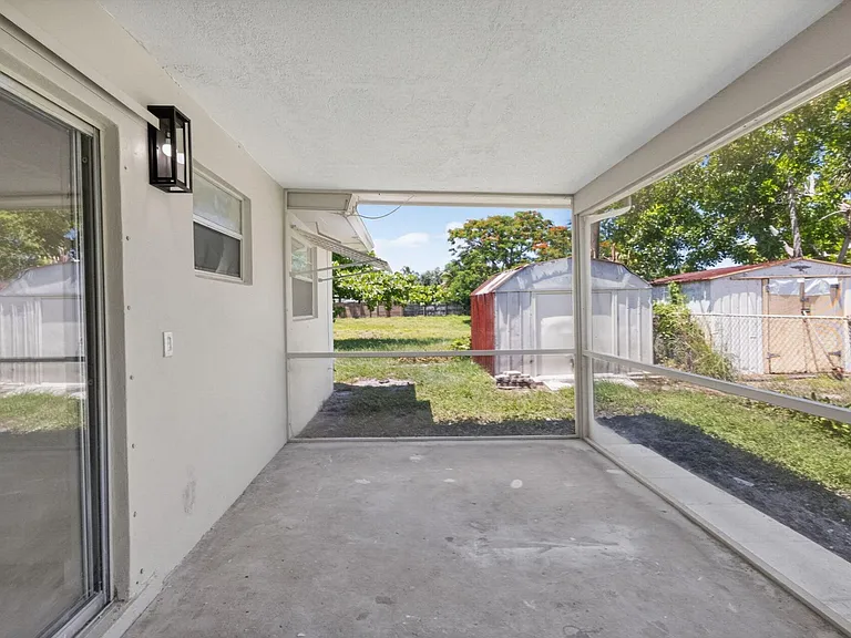 3943 Roan Ct W — Photo 25