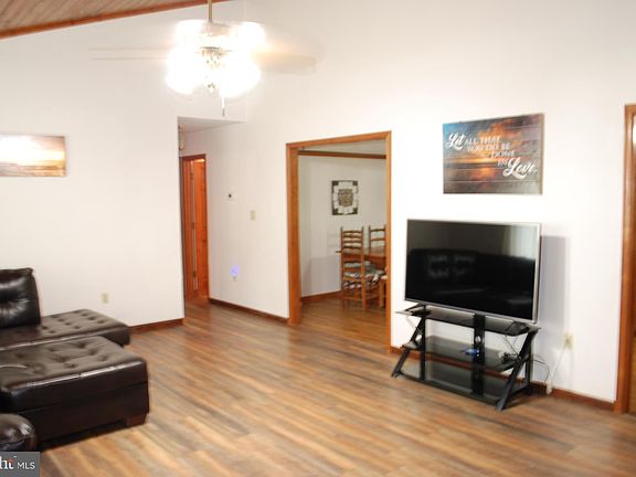 5th image of 84 Lake Shore Dr