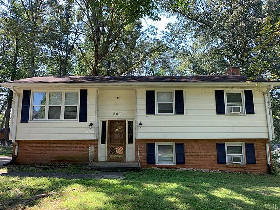 2nd image of 203 Woodway Dr