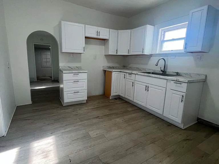 2037 North Ave — Photo 4
