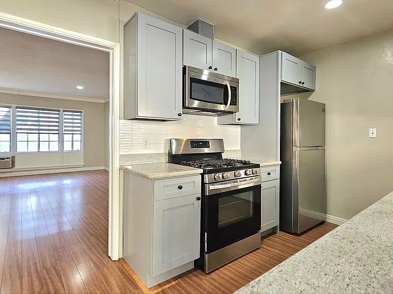 1020 S Norton Ave #1020B — Photo 9