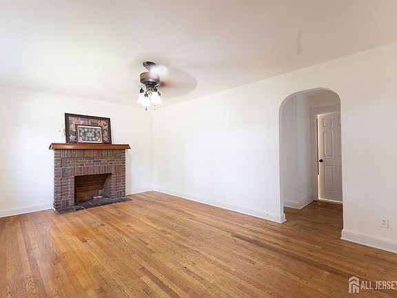 5th image of 18 Cypress St