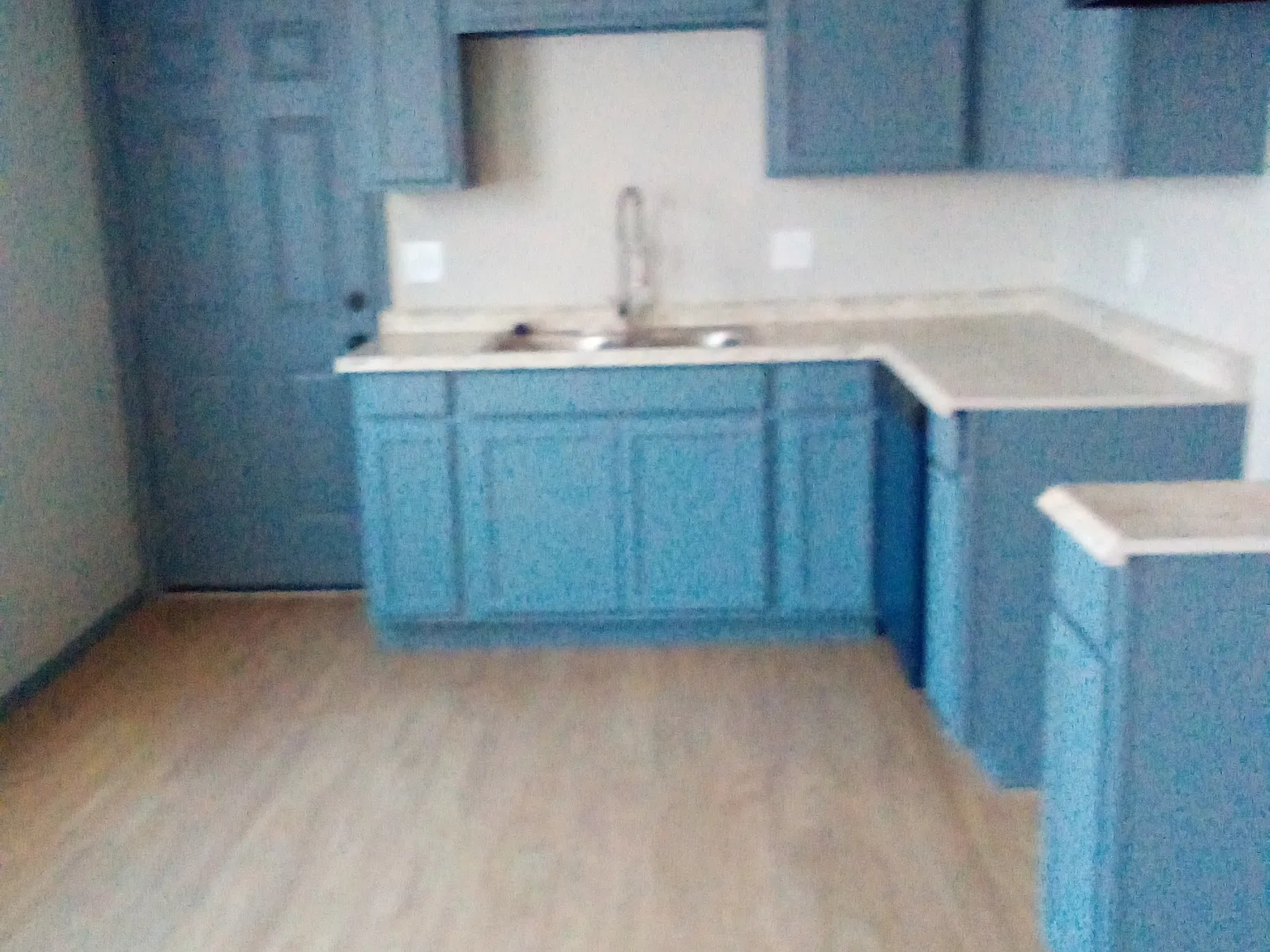 3 bed, 864 sqft, $1,395 — Photo 2