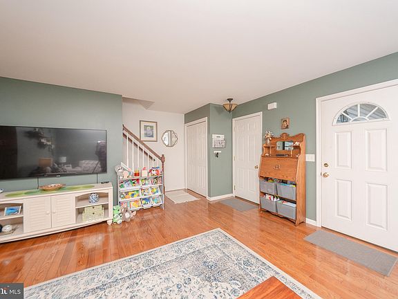 5th image of 420 Alexandria Ct