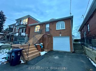 27 Venn Cres, Toronto, ON M6M1S5