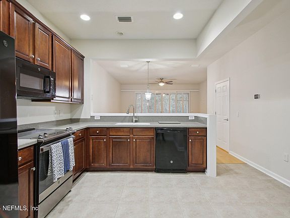 4th image of 7075 ROUNDLEAF Drive