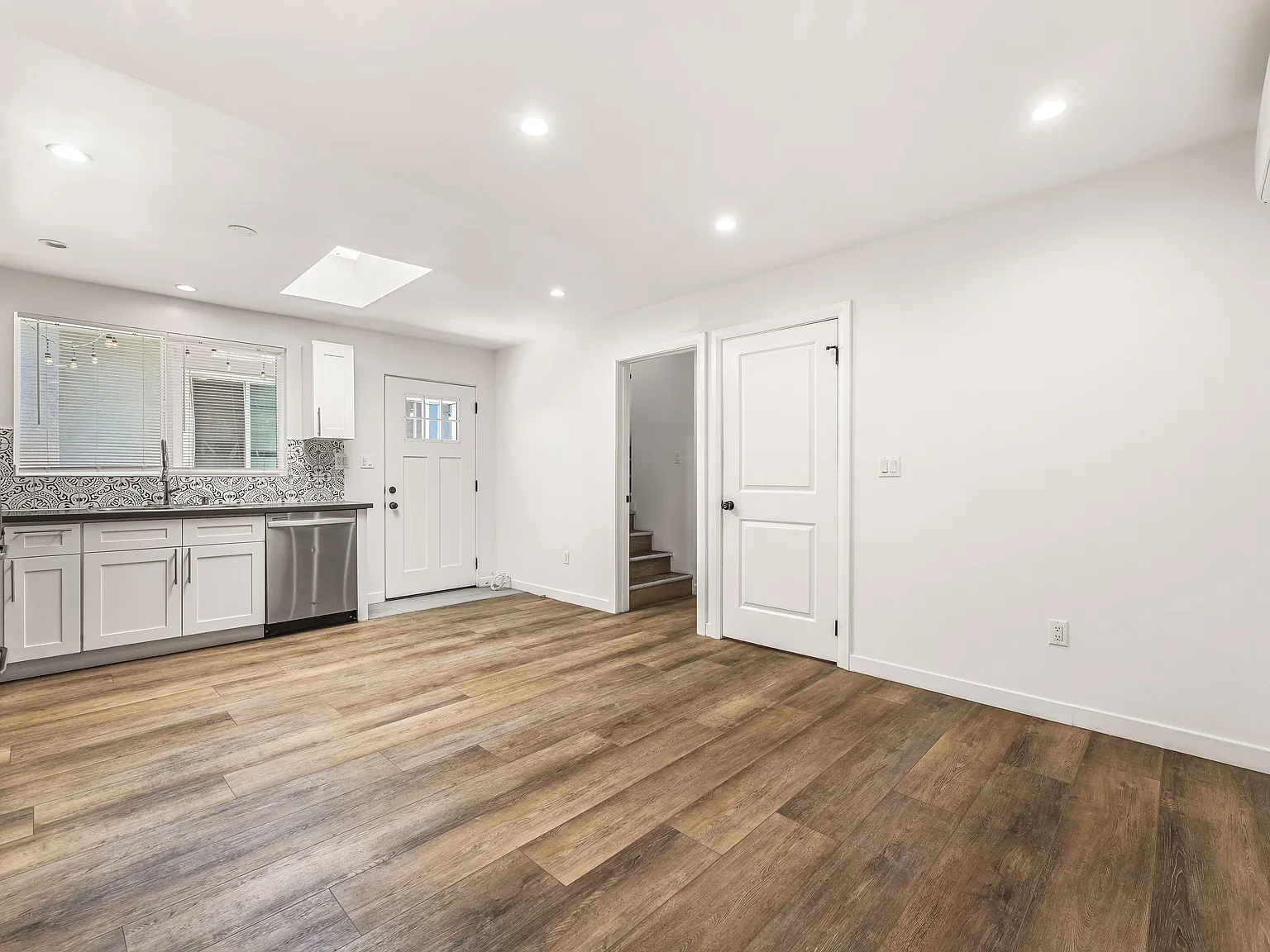 6731 Amigo Ave — Photo 4
