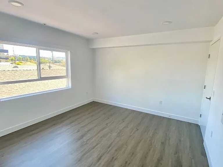 5455 Inglewood Blvd — Photo 3