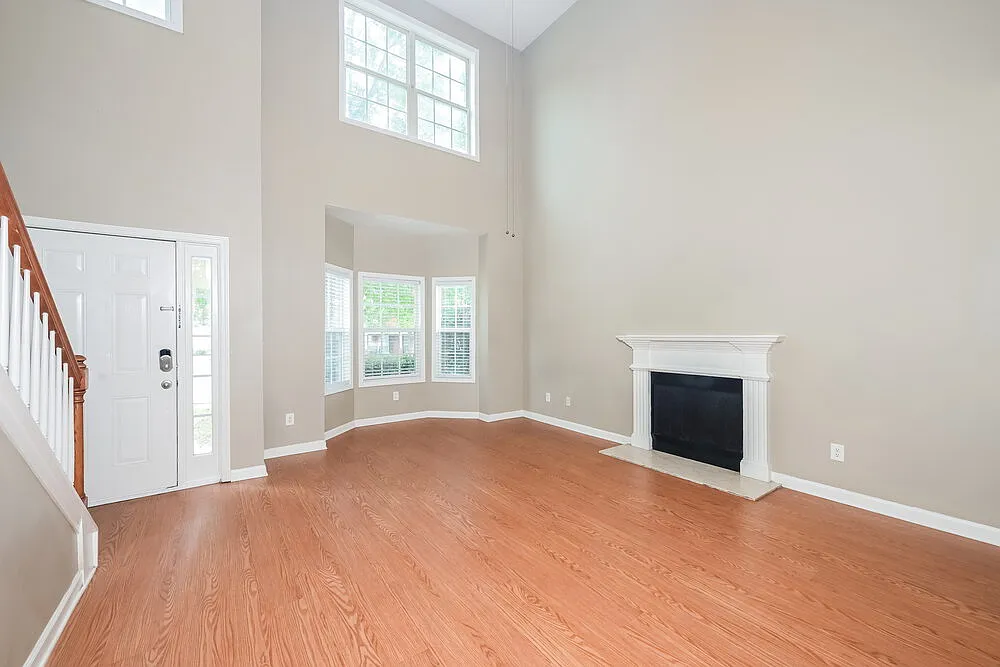 3 bed, 2.5 bath, 1972 sqft, $1,990 — Photo 4