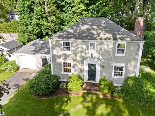 137 Chalmers St, Springfield, MA 01118