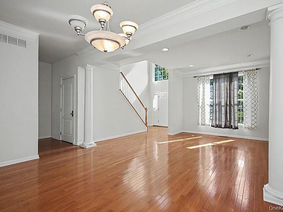 4th image of 427 Vassar Place