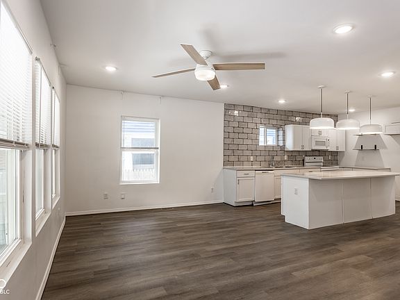 5th image of 544 N Dearborn St