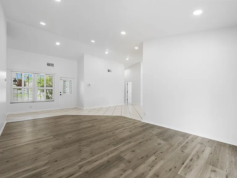 9718 Lancaster Pl — Photo 3