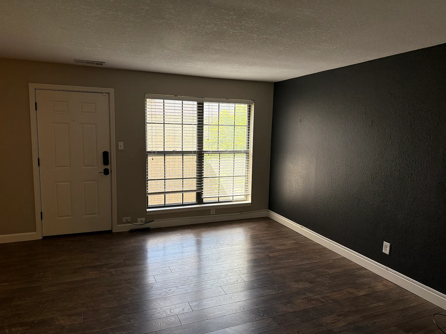1 bed, 700 sqft, $1,000 — Photo 2