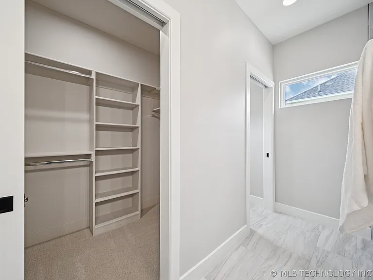 210 S Bluff St #B — Photo 15