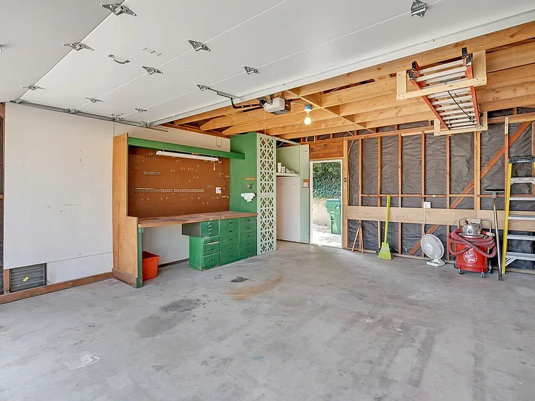 3709 Oleander Dr — Photo 12