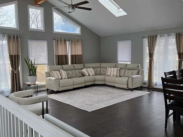 2302 Greenbriar Ln — Photo 6