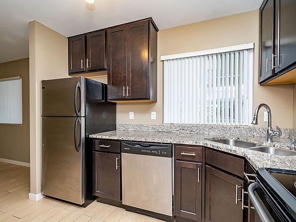 5th image of 205 6th St #20505