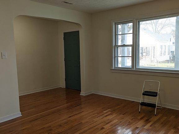 3rd image of 2114 Dinwiddie Ave