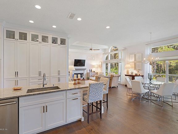 3rd image of 116 Haverhill Dr