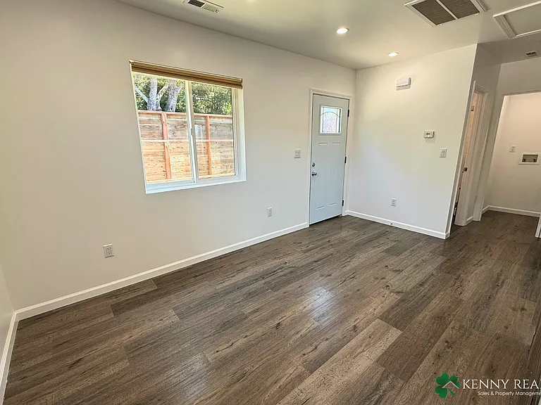 119 Franklin Ave — Photo 3
