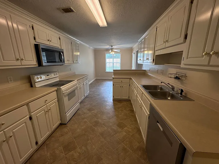 217 Village Pkwy — Photo 5
