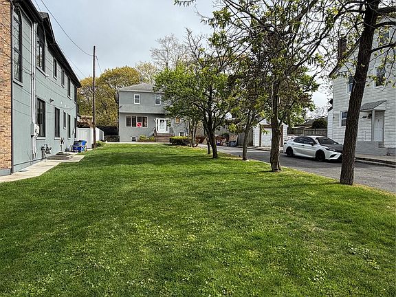 4th image of 215 Spring Street