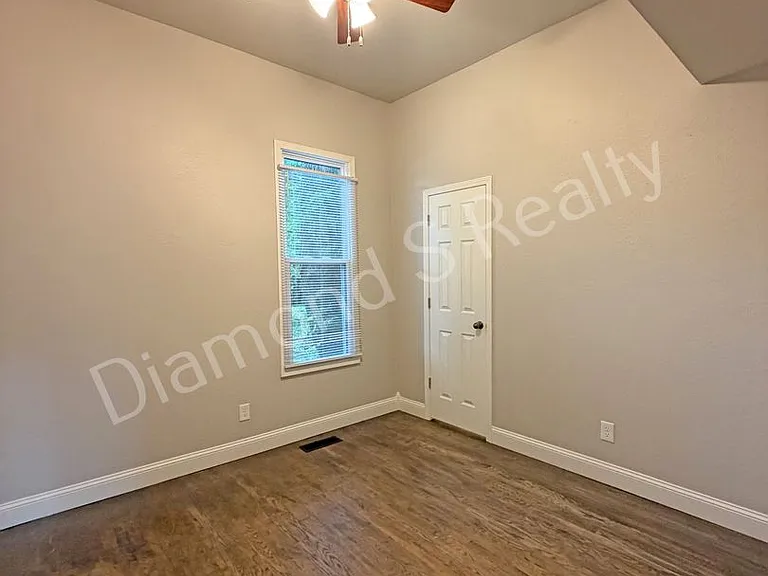 916 N Pickwick Ave — Photo 13