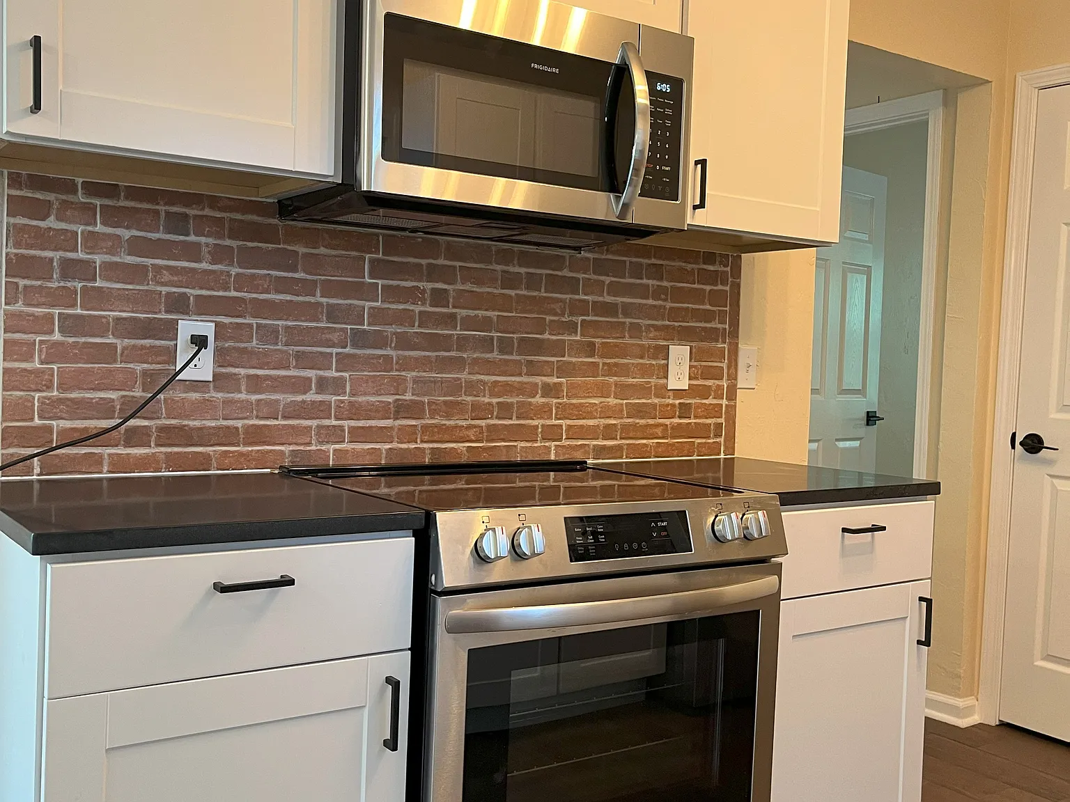728 Pointe Ct — Photo 3