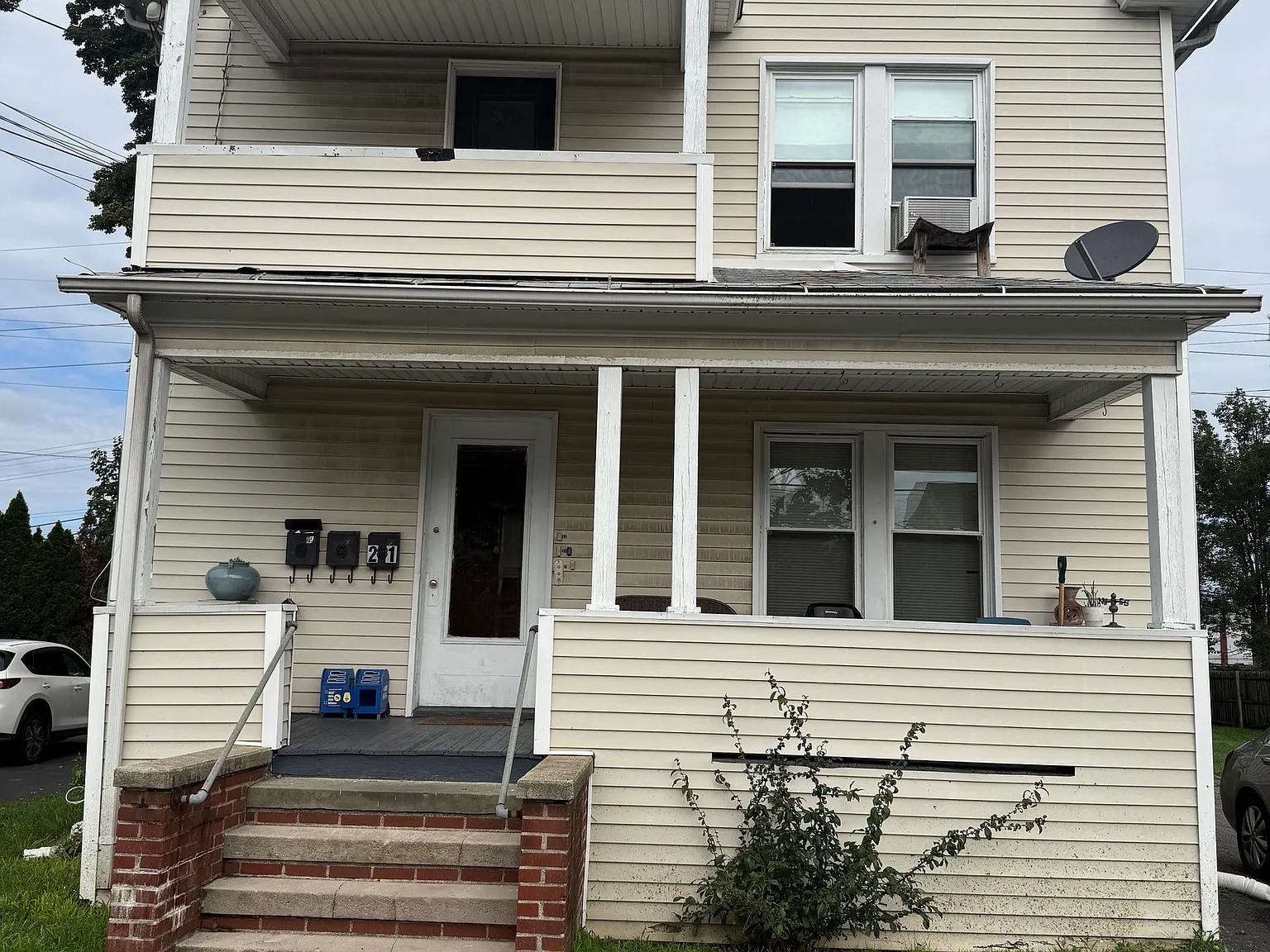 2 bed, 1.0 bath, 1104 sqft, $2,400 — Photo 1