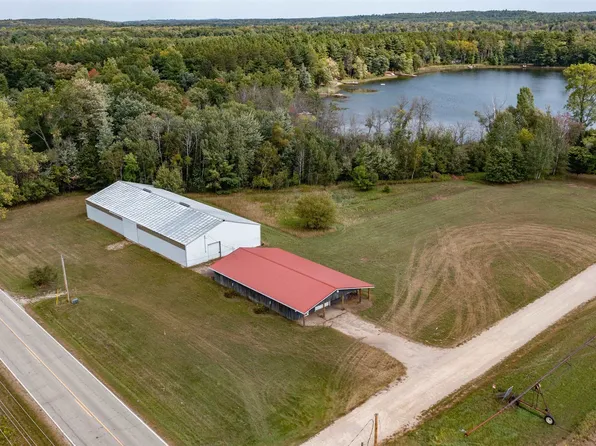 W6494 Pretty Ln, Wild Rose, WI 54984