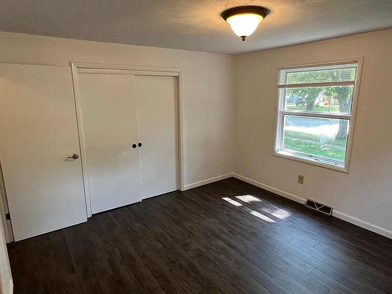 1612 W University Ave — Photo 9