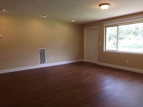3rd image of 979 7th Ave NE