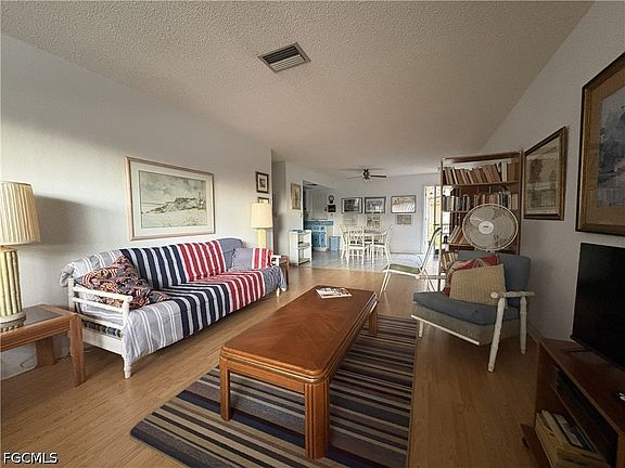 4th image of 619 SE 47th St APT 4