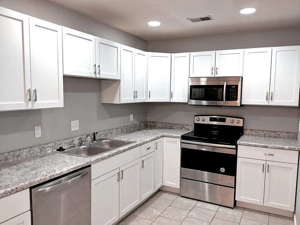 Oxford Place Apartments — Photo 2
