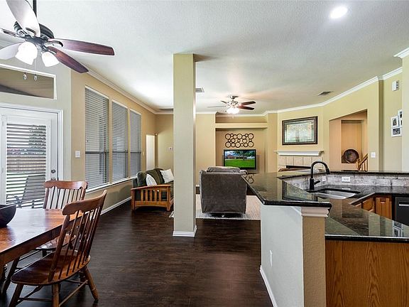 4th image of 111 Faircrest Dr