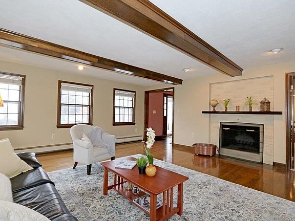5th image of 102 Downey St